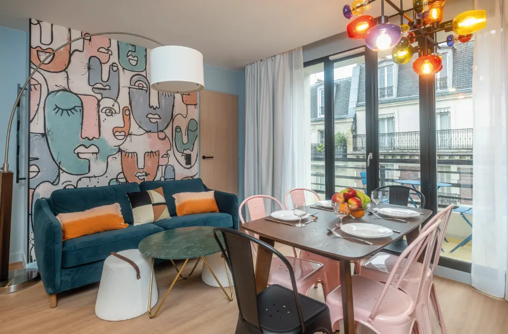 https://frenchospitality.com/wp-content/uploads/2025/09/Hotel-Montmartre-Paris-Suite-Frenchospitality-1.webp