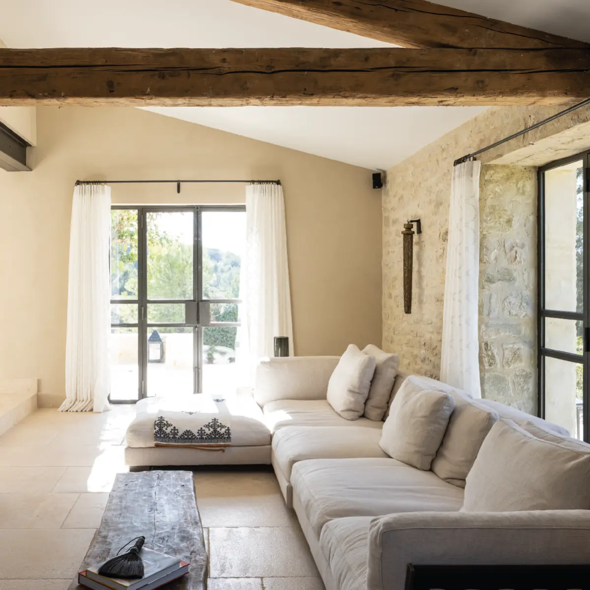 salon • le bas des baux frenchospitality