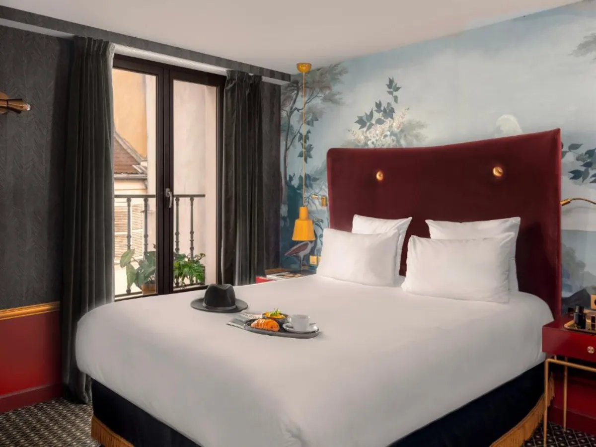 Snob Hotel room